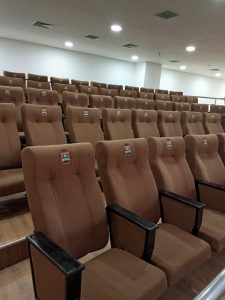 Kursi Auditorium termasuk Logo Perusahaan