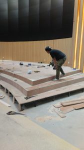 Panggung Custom untuk kursi auditorium ruang aula paripurna