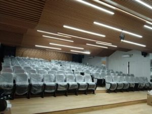 jual-kursi-auditorium-hall-akustik-fuku-instalasi-terpasang