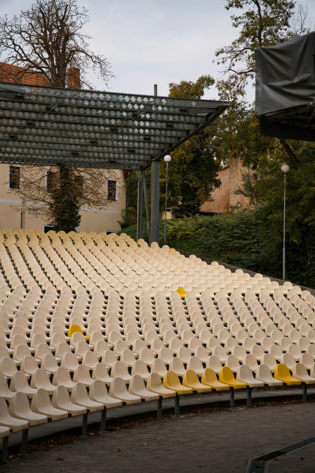 pabrik-dan-pembuat-kursi-auditorium-amphitheater-jakarta-barat