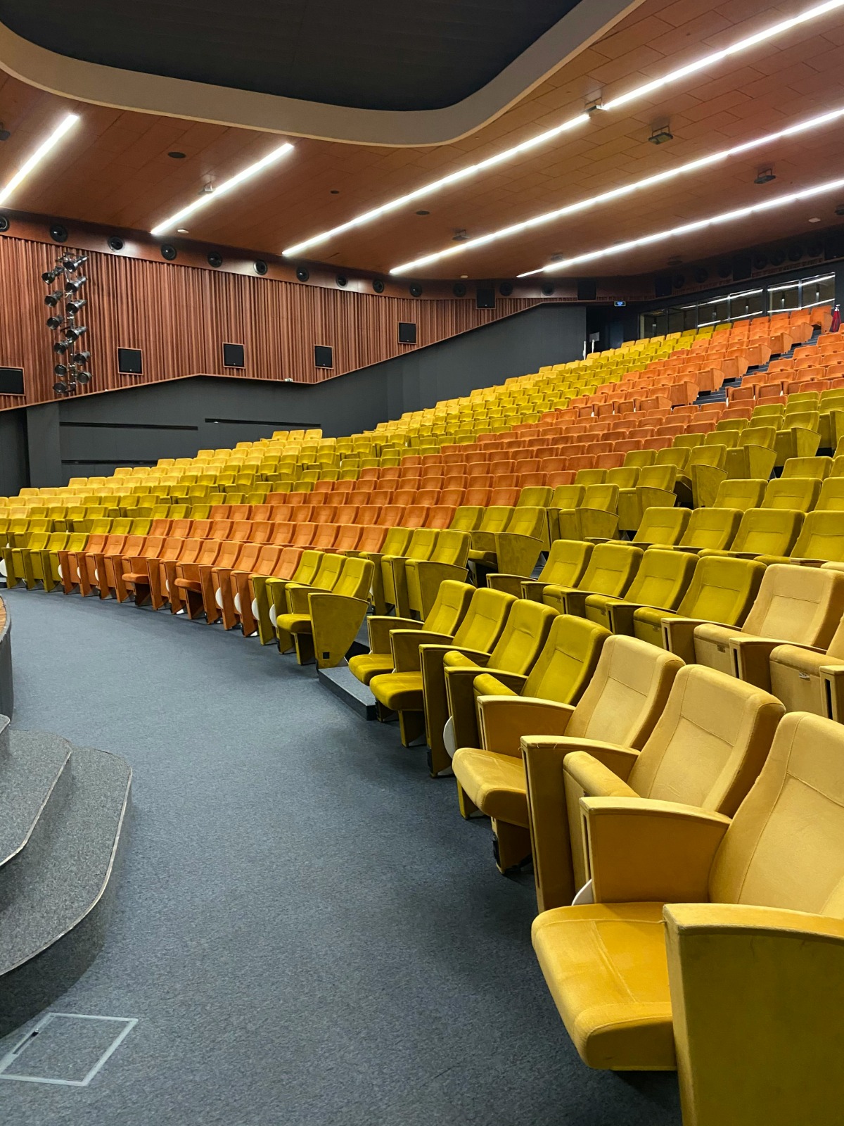 pabrik-dan-pembuat-kursi-auditorium-premium-jakarta-timur-fuku