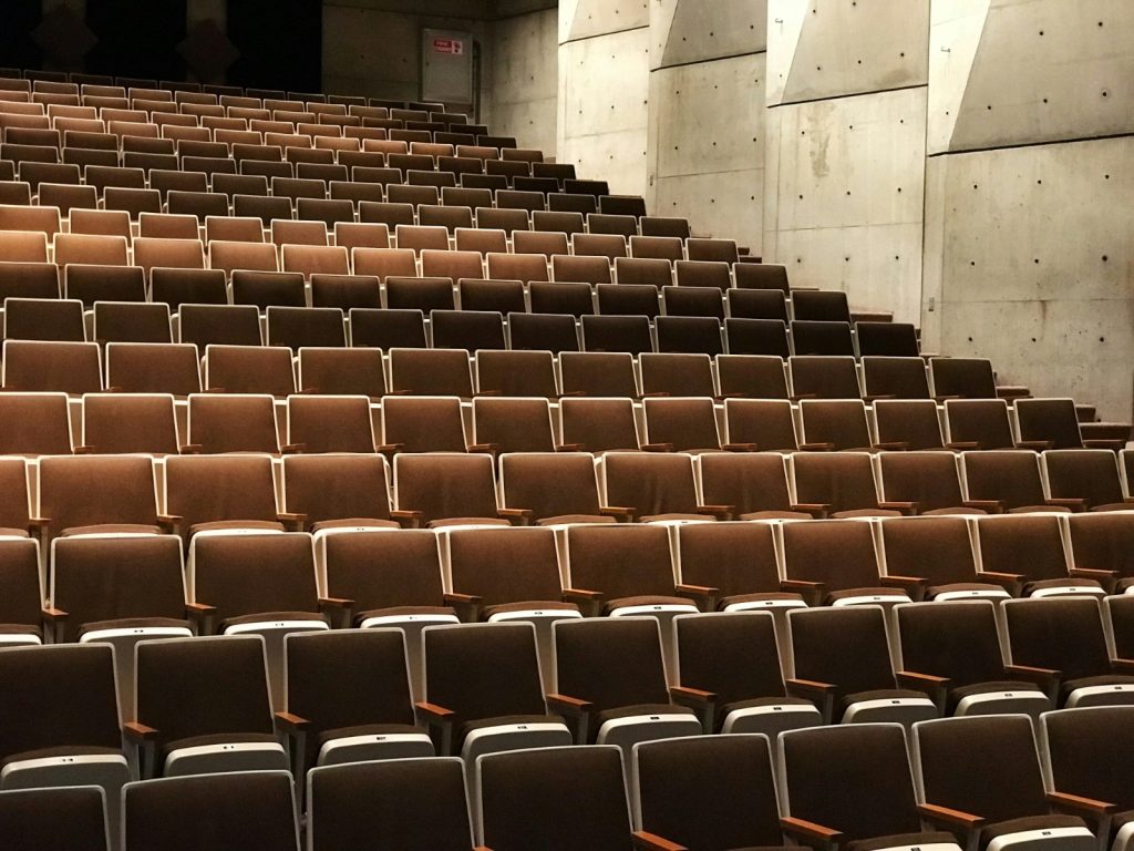 panduan-teknis-perawatan-kursi-auditorium-bioskop-aula-fuku