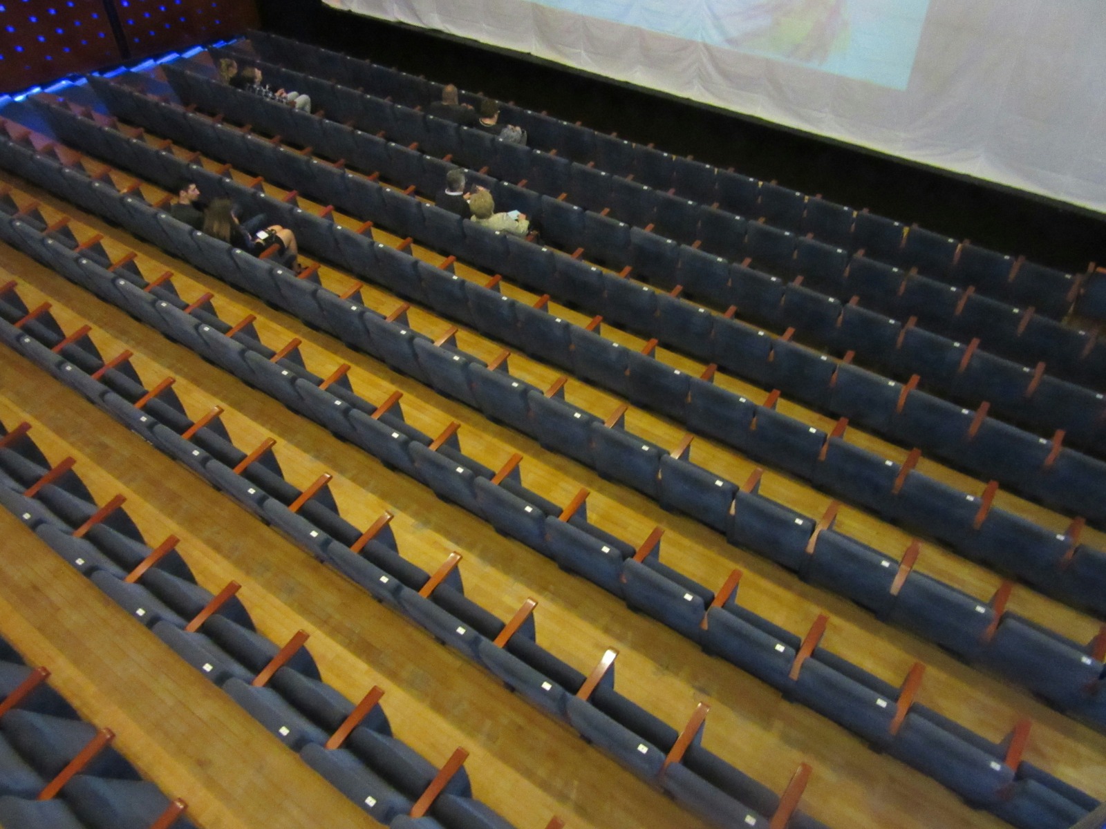 vendor-jual-kursi-auditorium-surabaya-barat-fuku-cinema-teater-hall