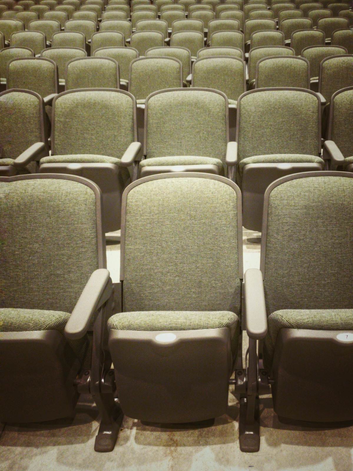 vendor-jual-kursi-auditorium-kalimantan-fuku-olive-series