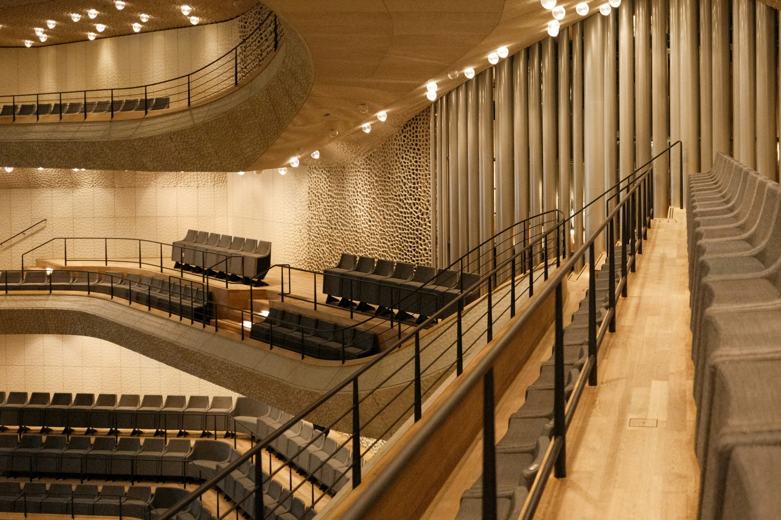 kursi auditorium modern