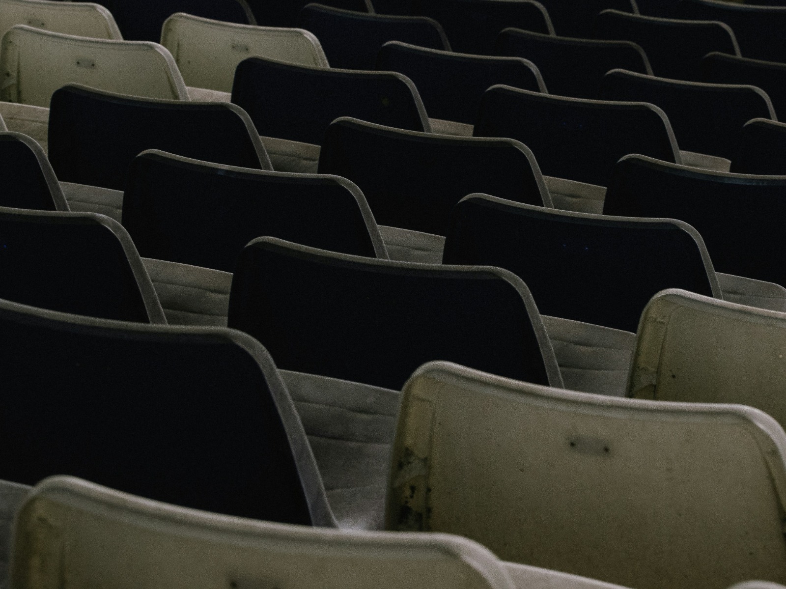 pabrik-dan-distributor-kursi-auditorium-resmi-bergaransi