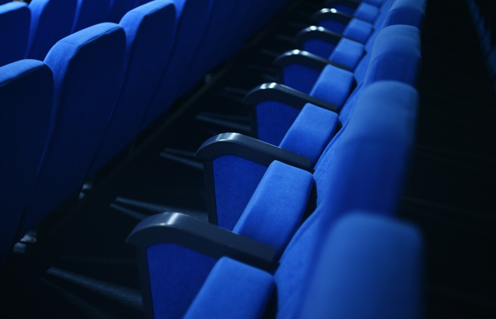 kursi auditorium teater biru