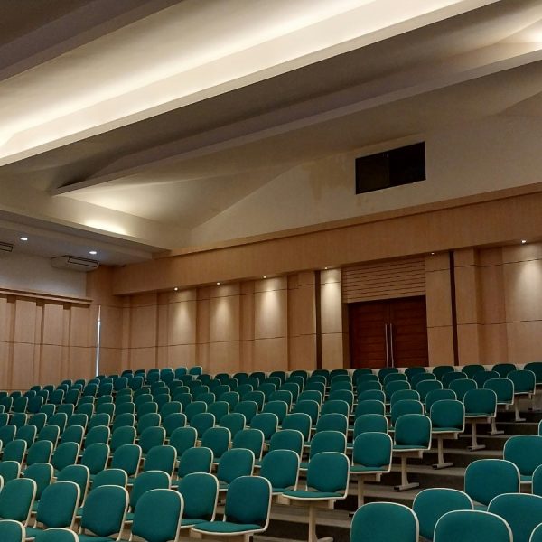 tata-letak-kursi-auditorium-gedung-serbaguna-hijau-tosca-fuku-bertingkat