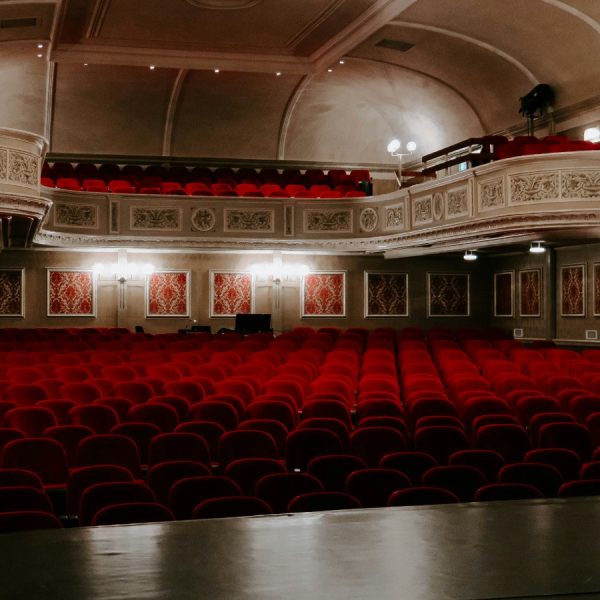 estimasi-biaya-pengadaan-kursi-auditorium-gedung-kesenian-fuku