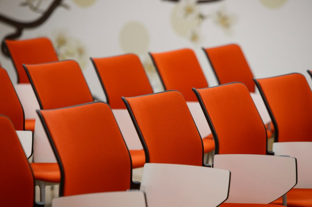 kursi-auditorium-meja-tulis-lipat-kampus-fuku-scholar-series