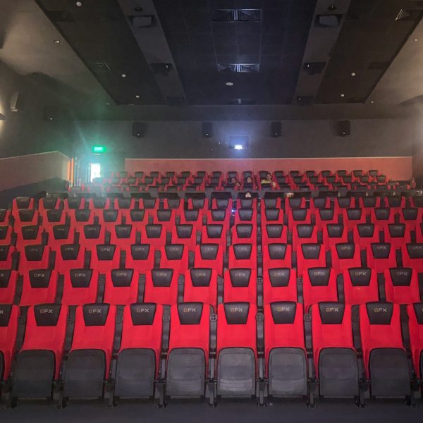 tata-letak-kursi-bioskop-komersial-merah-hitam-fuku-multiplex-cinema