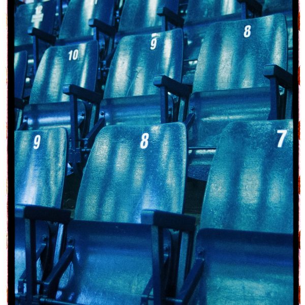 kursi-auditorium-stadion-dan-teater-arena-tip-up-biru-fuku