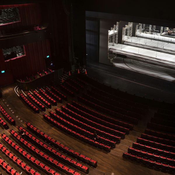 tata-letak-kursi-auditorium-gedung-pertunjukan-opera-fuku-merah